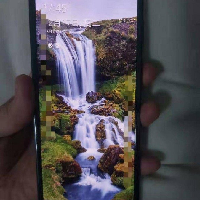 Samsung Galaxy Fold 2 inspired from Motorola Razr Live Images Surfaced