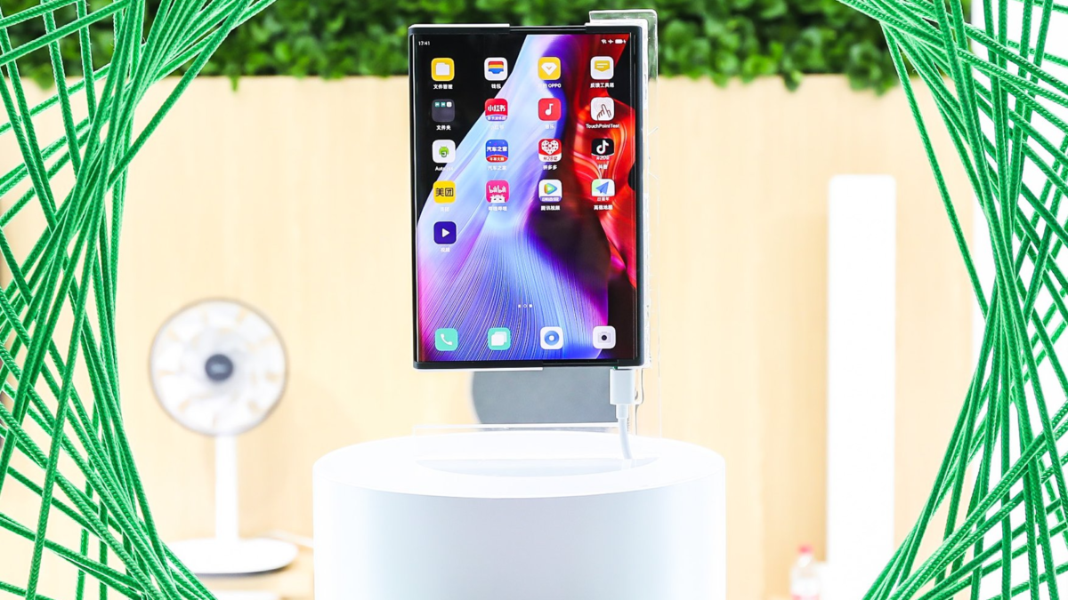 OPPO X 2021 Demo Air Charging and Hand-on Rollable smartphone